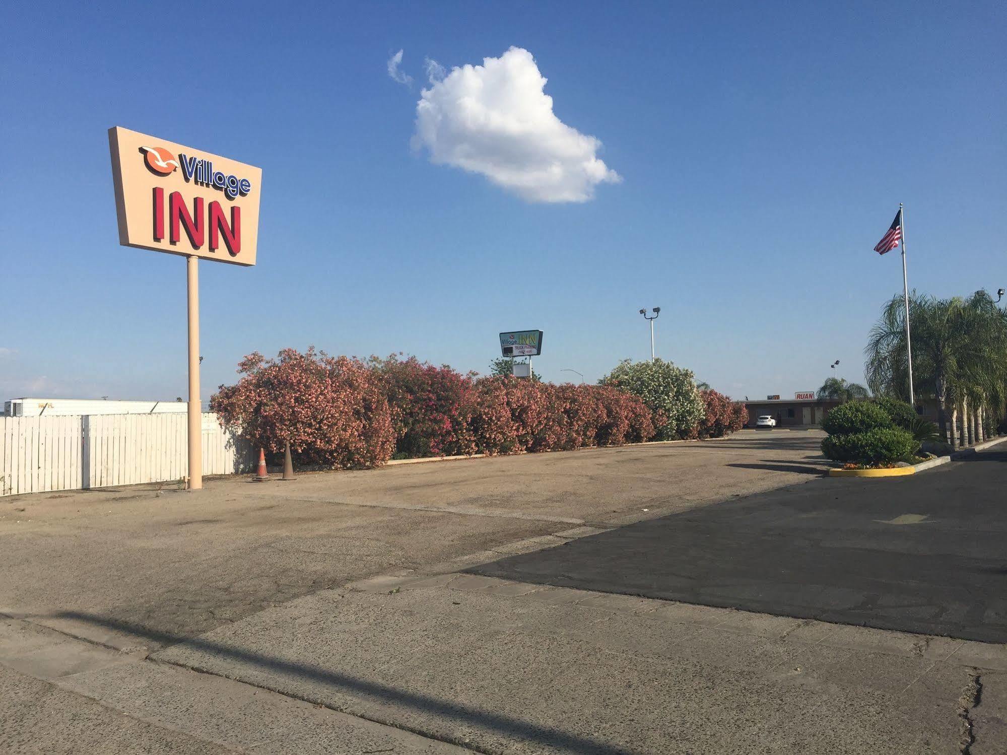 Village Inn Тюлери Екстериор снимка